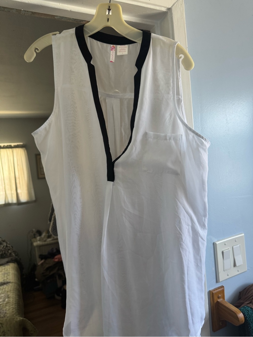 Sleeveless tunic style blouse-size Large